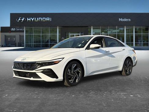 Certified 2025 Hyundai Elantra Limited image 1