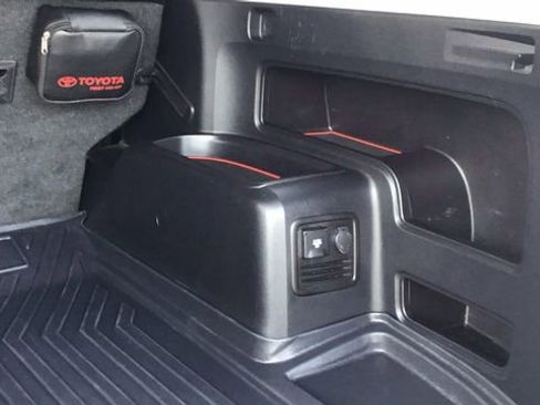 Used 2021 Toyota 4Runner Venture image 10