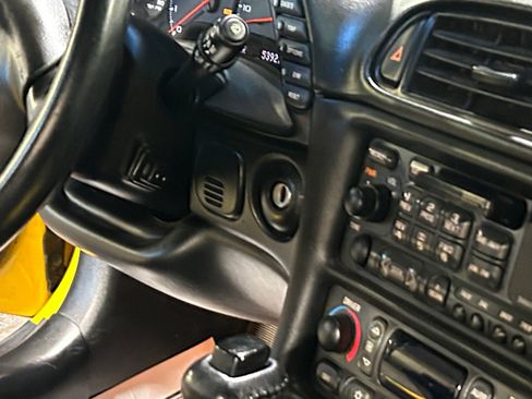 Used 2003 Chevrolet Corvette Coupe w/ Preferred Equipment Group RWD image 28