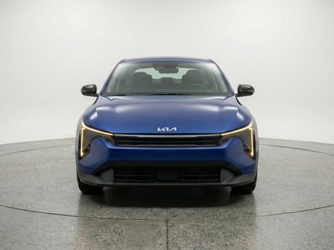Used 2025 Kia K4 LXS image 2