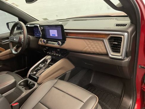 Used 2025 GMC Canyon Denali AWD/4WD image 25