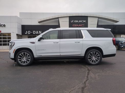 New 2026 GMC Yukon XL Denali w/ Denali Reserve Package AWD/4WD image 8