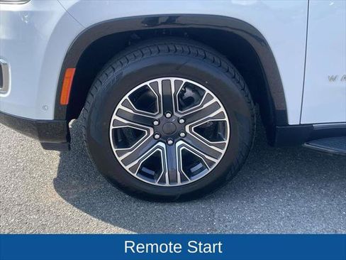 Certified 2024 Jeep Wagoneer Series II w/ Flexible Seating Group AWD/4WD image 12