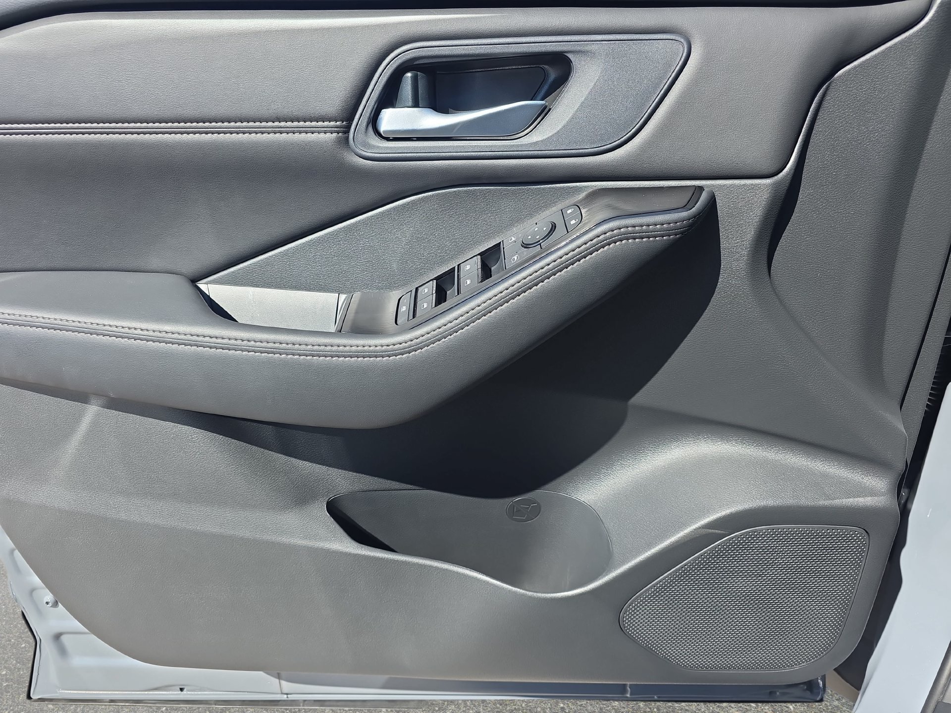 New 2026 Nissan Rogue Dark Armor AWD/4WD image 25