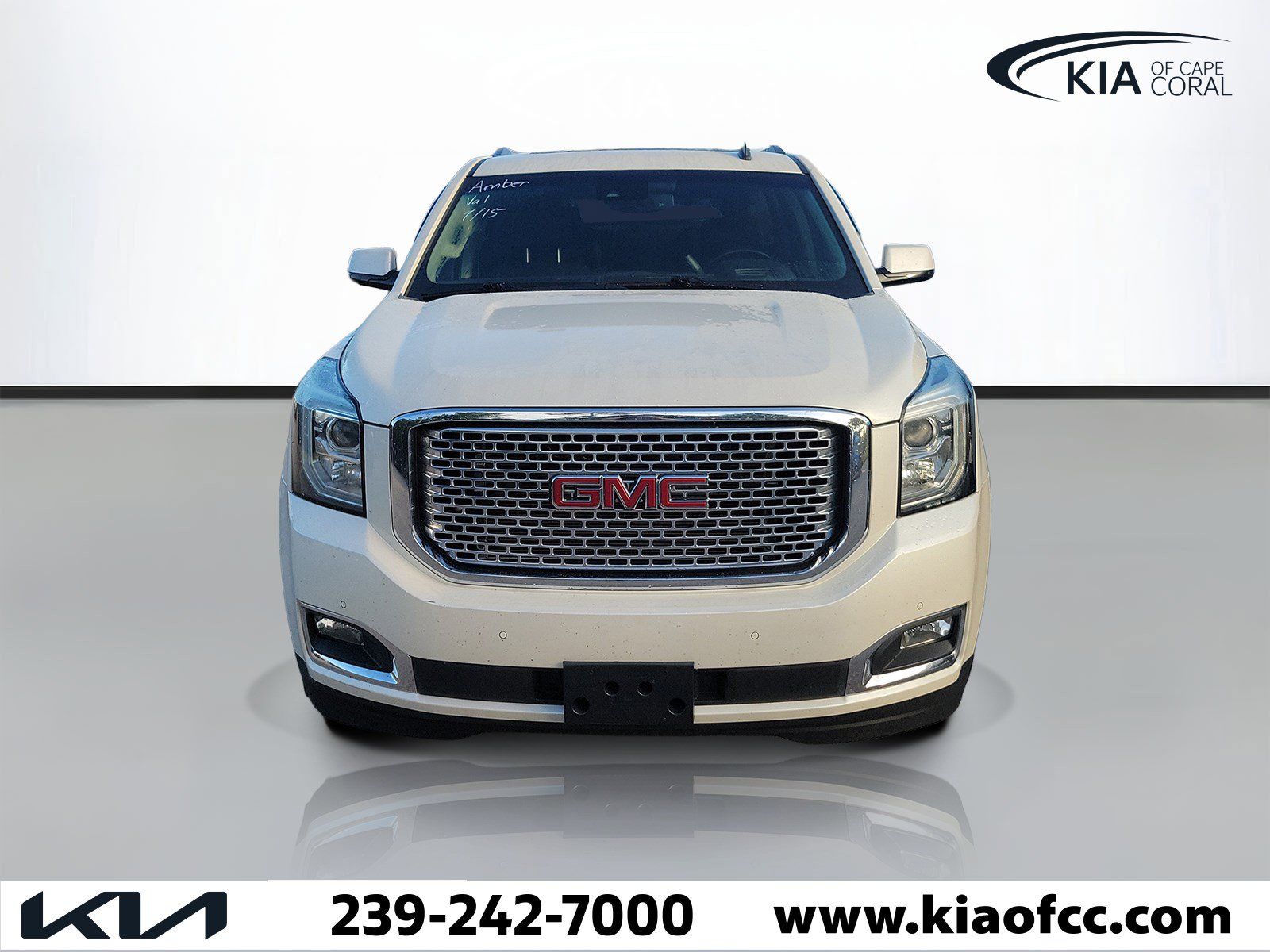 Used 2015 GMC Yukon Denali w/ Touring Package AWD/4WD image 2