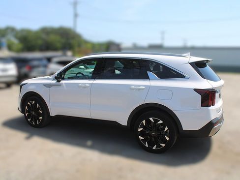 Certified 2025 Kia Sorento EX w/ Panoramic Sunroof Package FWD image 14