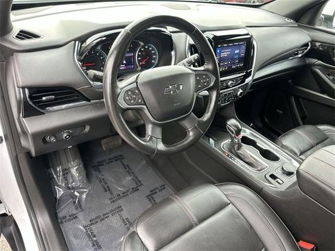 Used 2022 Chevrolet Traverse RS image 9