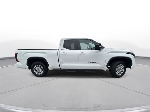 Used 2022 Toyota Tundra SR5 w/ SR5 Premium Package RWD image 5