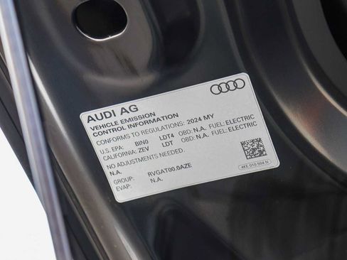 Used 2024 Audi Q8 e-tron Premium AWD/4WD image 29