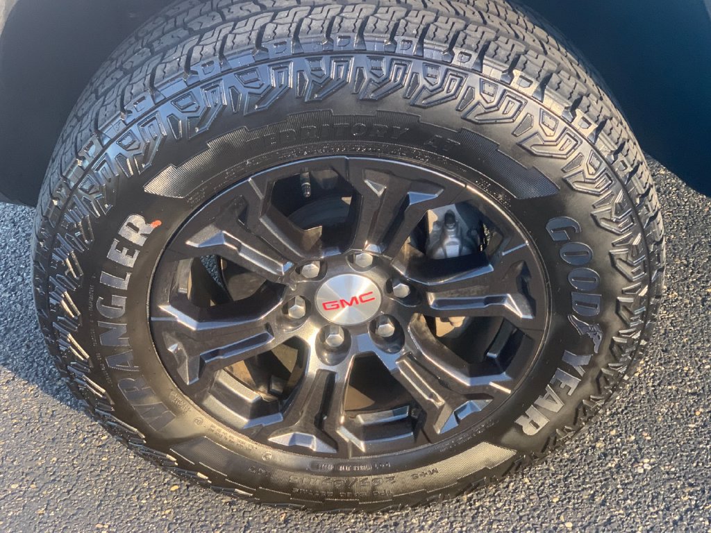 Used 2024 GMC Canyon Elevation w/ Elevation Premium Package AWD/4WD image 32