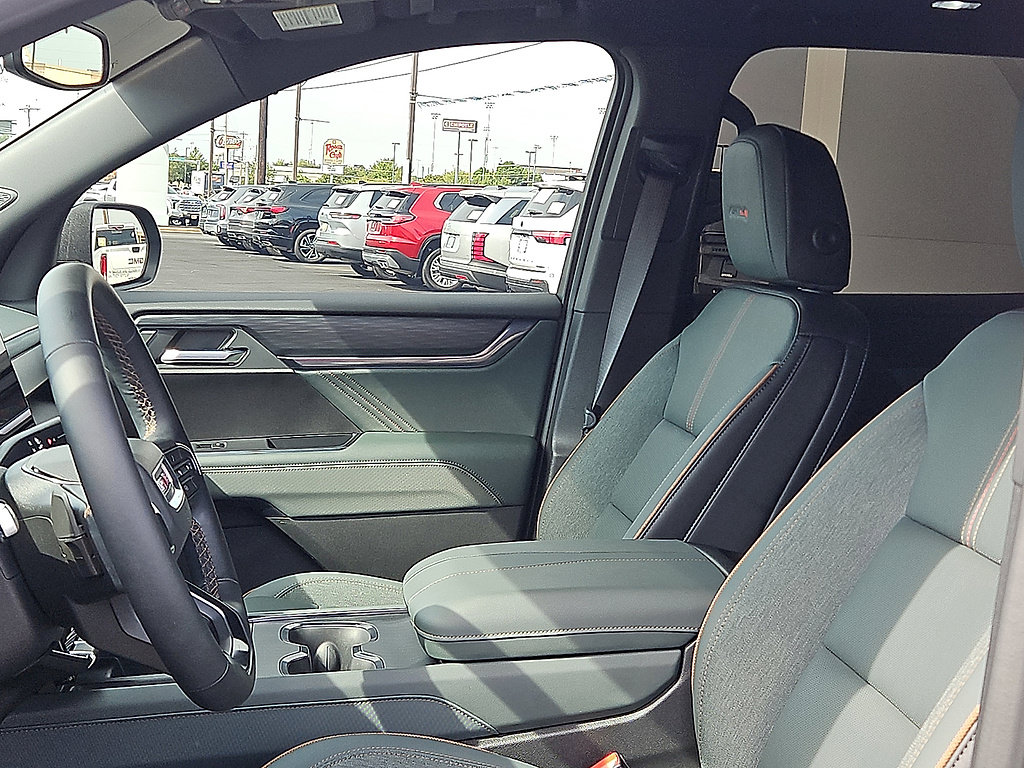 Used 2025 GMC Acadia AT4 w/ Luxury Package AWD/4WD image 12