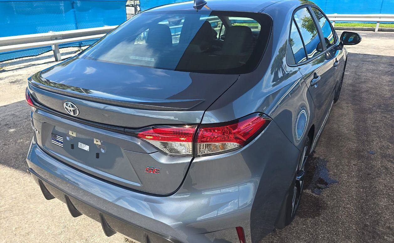 Used 2026 Toyota Corolla SE FWD image 2