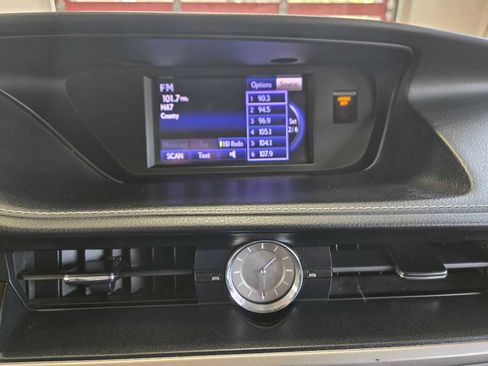 Used 2013 Lexus ES 350 w/ Luxury Pkg FWD image 19