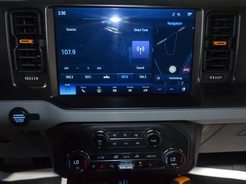 Used 2021 Ford Bronco Badlands image 28