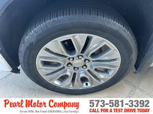 Certified 2020 GMC Sierra 1500 Denali w/ Denali Ultimate Package AWD/4WD image 9