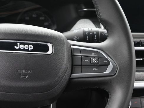 Used 2024 Jeep Compass Latitude AWD/4WD image 27