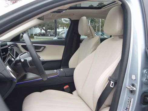 Used 2025 Mercedes-Benz E 350 Sedan image 5