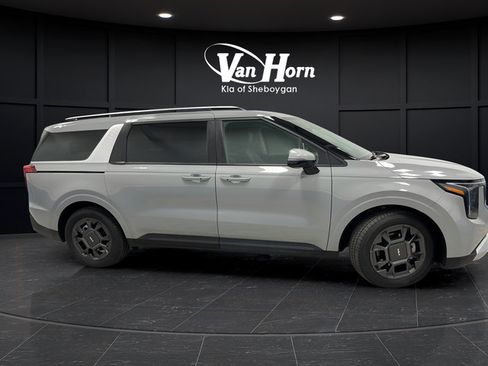 Used 2025 Kia Carnival EX FWD image 8