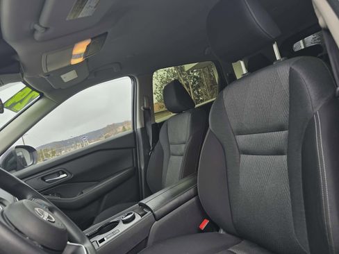 Used 2024 Nissan Rogue SV image 11