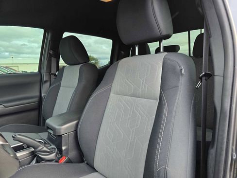 Used 2022 Toyota Tacoma TRD Off-Road image 24