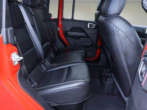 Used 2020 Jeep Gladiator Overland AWD/4WD image 16