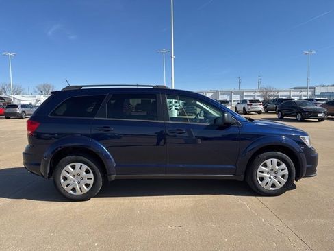 Used 2018 Dodge Journey SE w/ Connectivity Group image 2