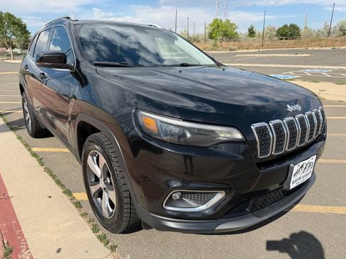 Used 2019 Jeep Cherokee Limited AWD/4WD image 3