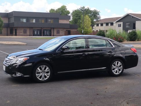 Used 2012 Toyota Avalon FWD image 10