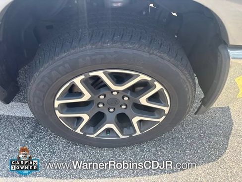 Used 2025 RAM 1500 Laramie AWD/4WD image 6