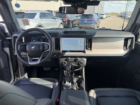 New 2025 Ford Bronco Outer Banks w/ Sasquatch Package image 11