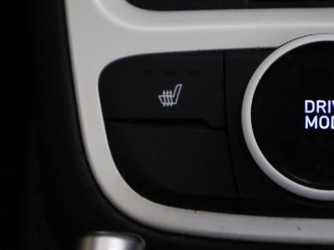 Certified 2023 Hyundai Venue Limited FWD image 39