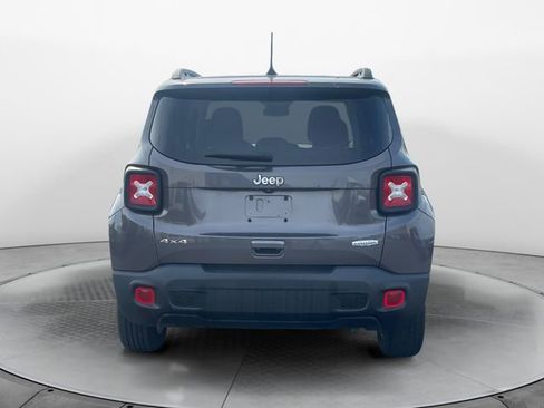 Used 2019 Jeep Renegade Latitude w/ Cold Weather Group image 4