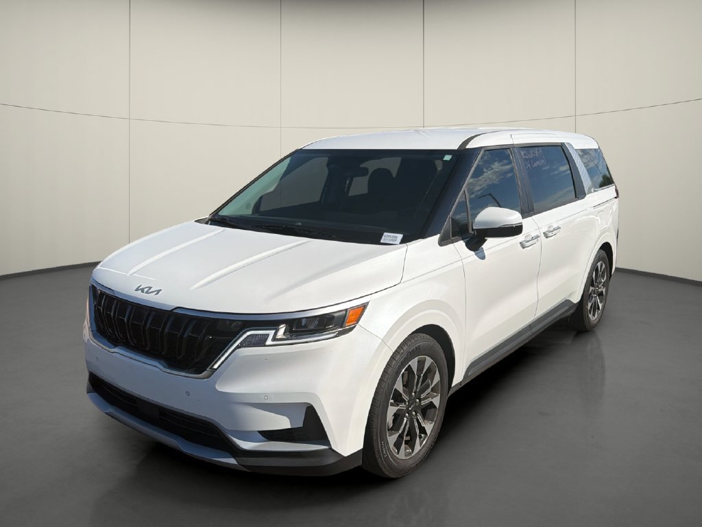 Used 2024 Kia Carnival EX FWD image 3