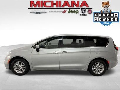 Used 2023 Chrysler Pacifica Touring