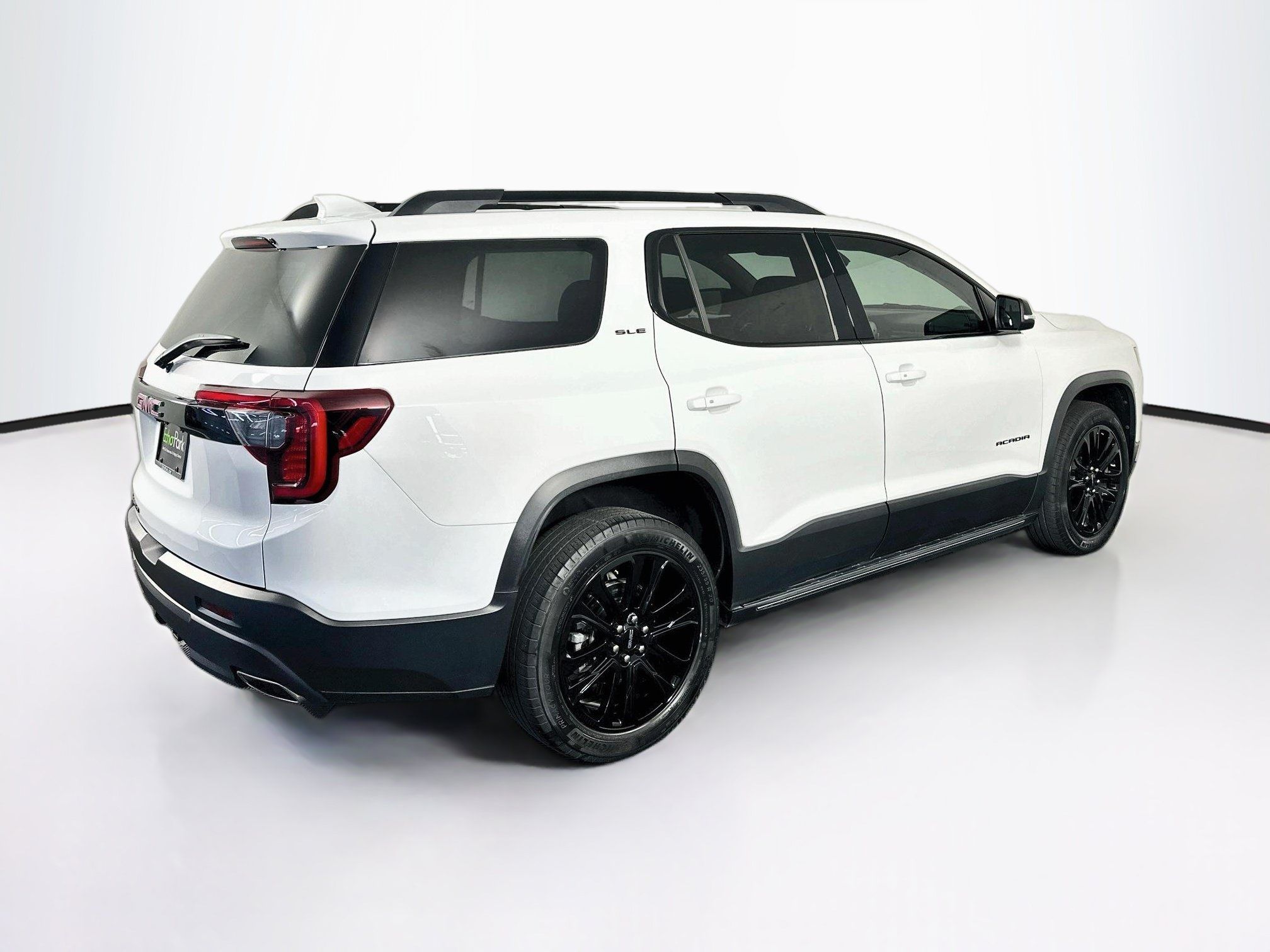 Used 2023 GMC Acadia SLE w/ Driver Convenience Package FWD image 9