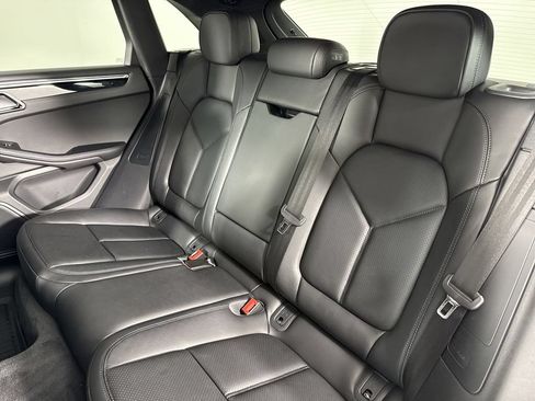 Certified 2025 Porsche Macan AWD/4WD image 22