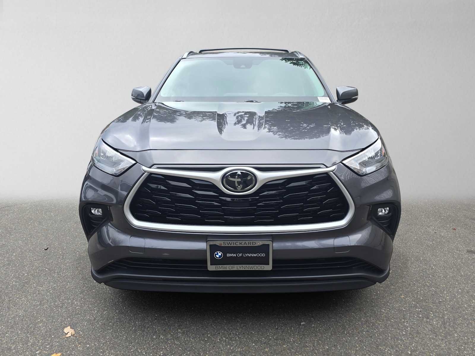 Used 2020 Toyota Highlander XLE AWD/4WD image 8