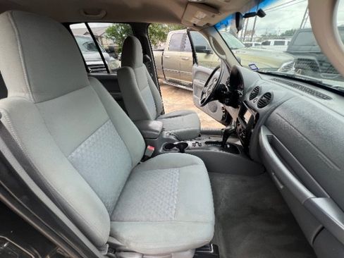 Used 2006 Jeep Liberty Sport RWD image 13