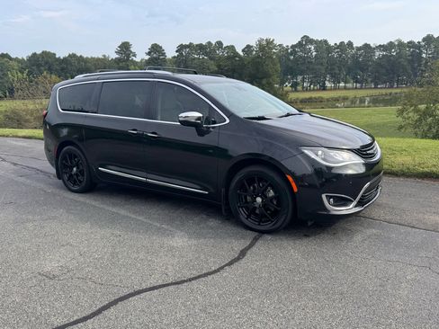 Used 2018 Chrysler Pacifica Limited w/ Advanced Safetytec Group image 32