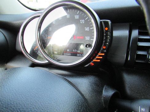 Used 2016 MINI Cooper 2-Door Hardtop image 16