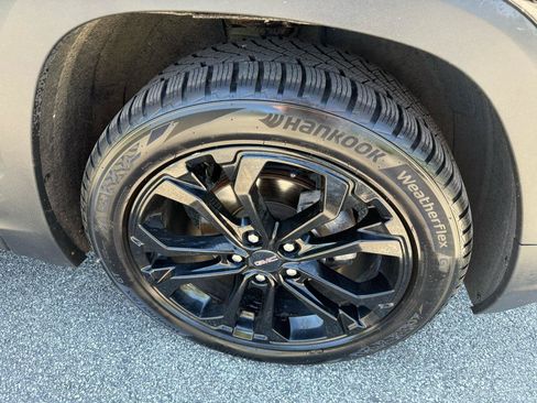 Used 2022 GMC Terrain SLE w/ Driver Convenience Package AWD/4WD image 9