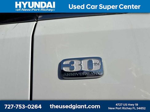 Used 2014 Chrysler Town & Country Touring-L image 5