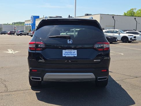 Used 2024 Honda Pilot Touring image 6
