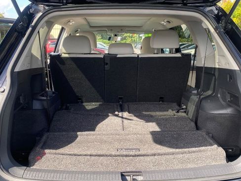 Used 2020 Volkswagen Tiguan SE w/ Panoramic Sunroof Package FWD image 18