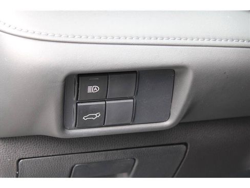 Used 2021 Toyota Highlander XLE AWD/4WD image 15