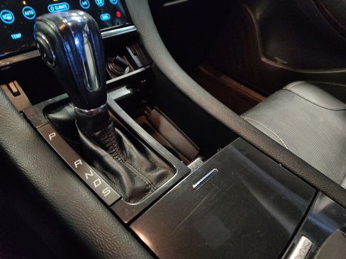 Used 2019 Ford Taurus Limited image 26