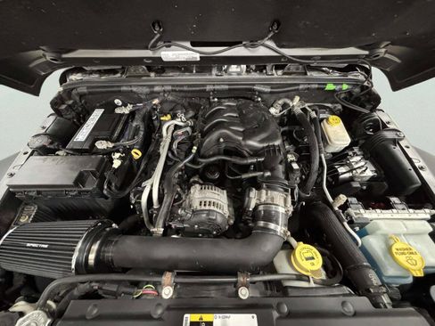 Used 2016 Jeep Wrangler Unlimited Rubicon image 10