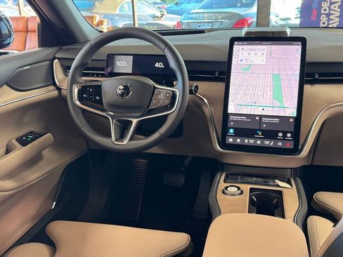 Used 2025 Volvo EX90 Plus image 37