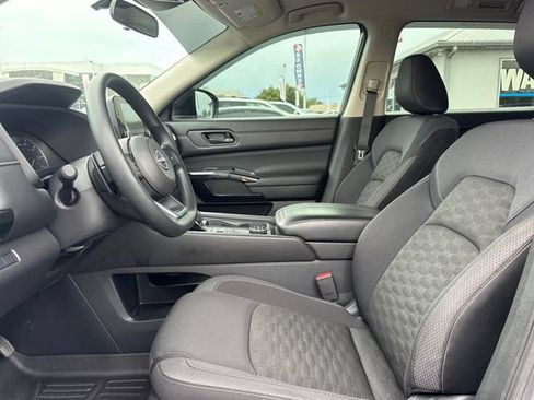 Used 2024 Nissan Pathfinder S AWD/4WD image 14
