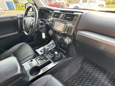Used 2016 Toyota 4Runner SR5 Premium AWD/4WD image 18